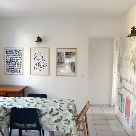 Les Lavandes With Garden
